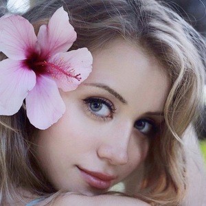 Caylee Cowan (Movie Actress) - Age, Birthday, Bio, Facts, Family