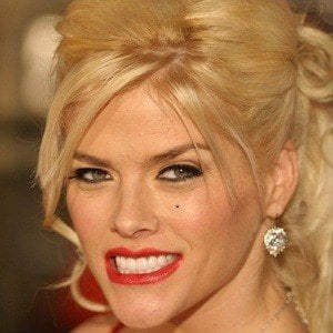 Anna Nicole Smith - Bio, Facts, Family | Famous Birthdays