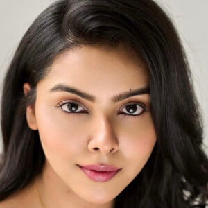 Akshaya Alshi Headshot 4 of 4