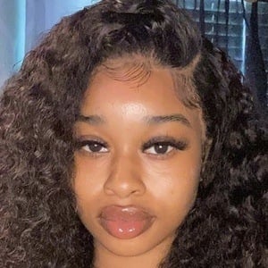 Badgyalcam - Age, Family, Bio | Famous Birthdays