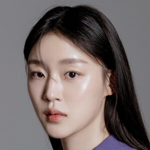 Choi Seo-eun Headshot 4 of 6