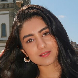 Ishika Bhargava Headshot 5 of 6