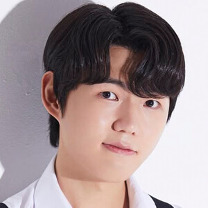 Keeyong Headshot 3 of 6