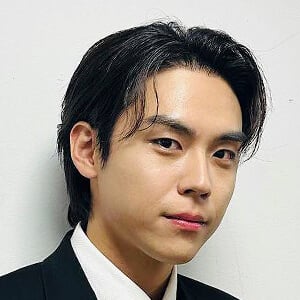 Kim Do-hoon Headshot 5 of 6