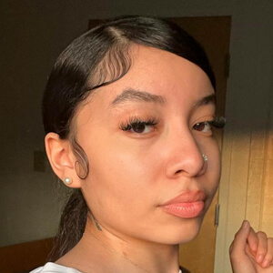 Maya Buckets - Age, Family, Bio | Famous Birthdays