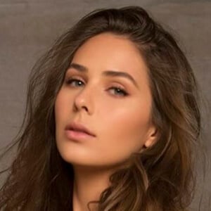 Nicole Carboni Renault - Age, Family, Bio | Famous Birthdays