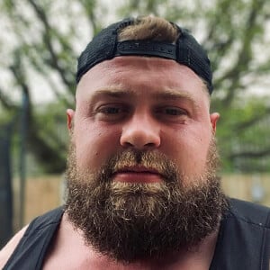 OfficialMuscle - Age, Family, Bio | Famous Birthdays