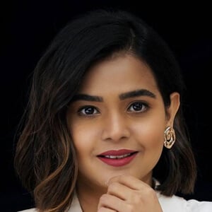 Suhani Shah Headshot 3 of 6