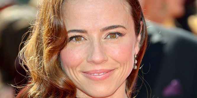 Linda Cardellini - Age, Family, Bio | Famous Birthdays