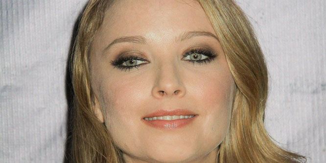 Elisabeth Harnois - Age, Family, Bio | Famous Birthdays