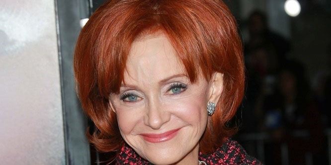 Swoosie Kurtz - Age, Family, Bio | Famous Birthdays